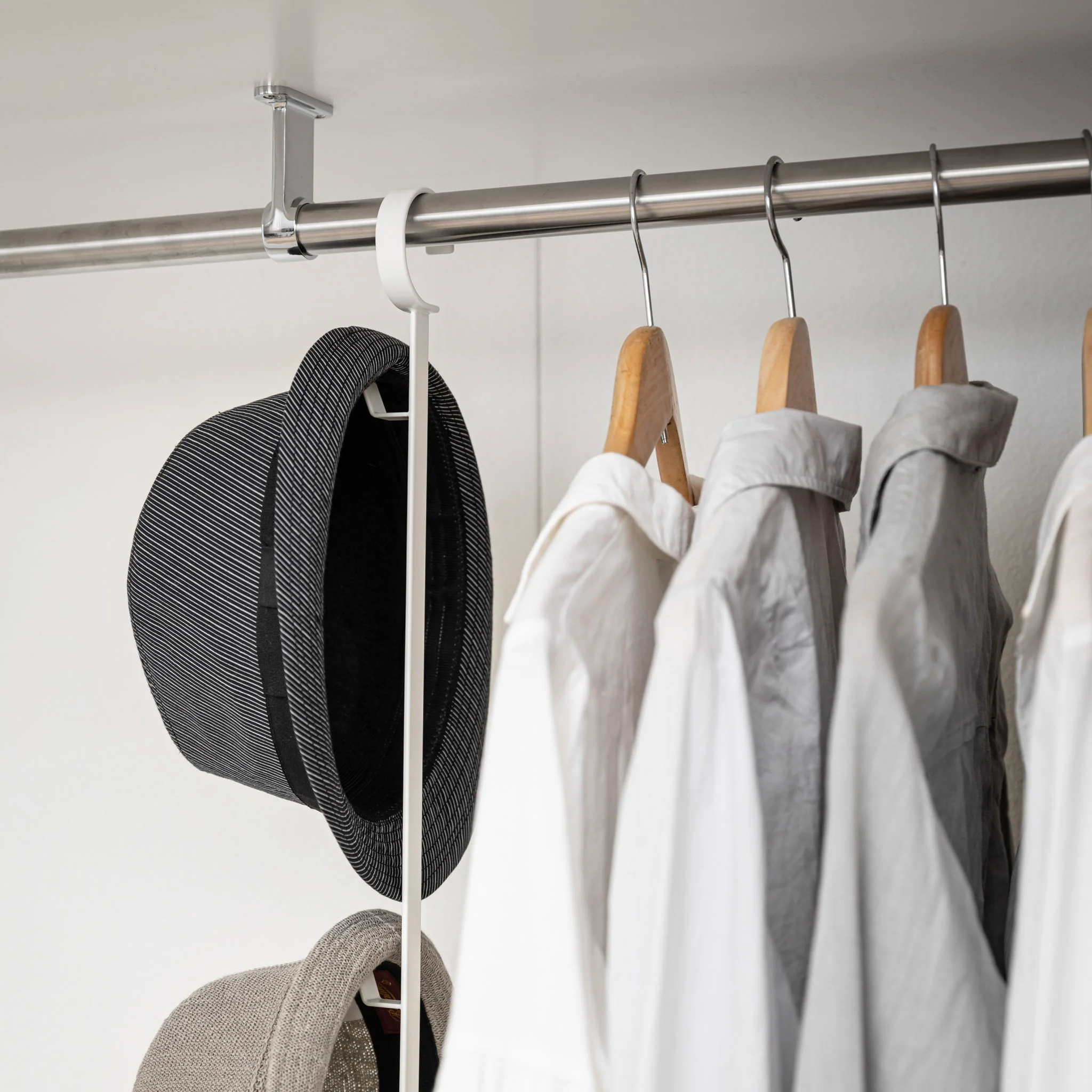 2-Tiered Extendable Closet Rack - Image 5