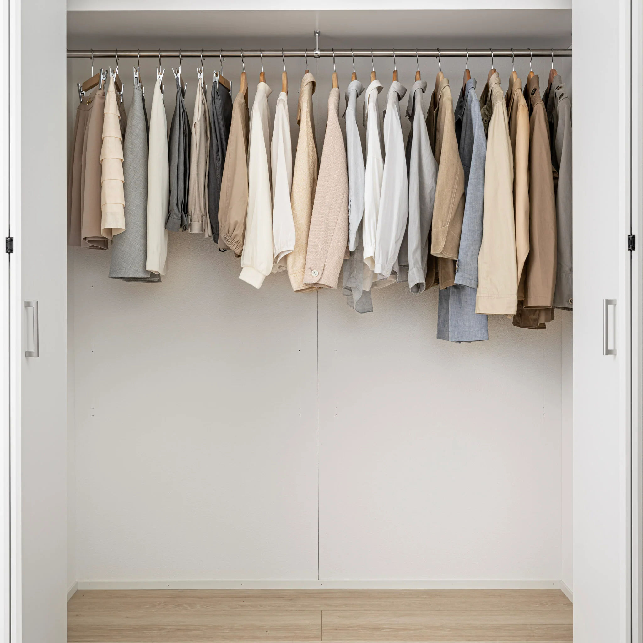 2-Tiered Extendable Closet Rack - Image 8