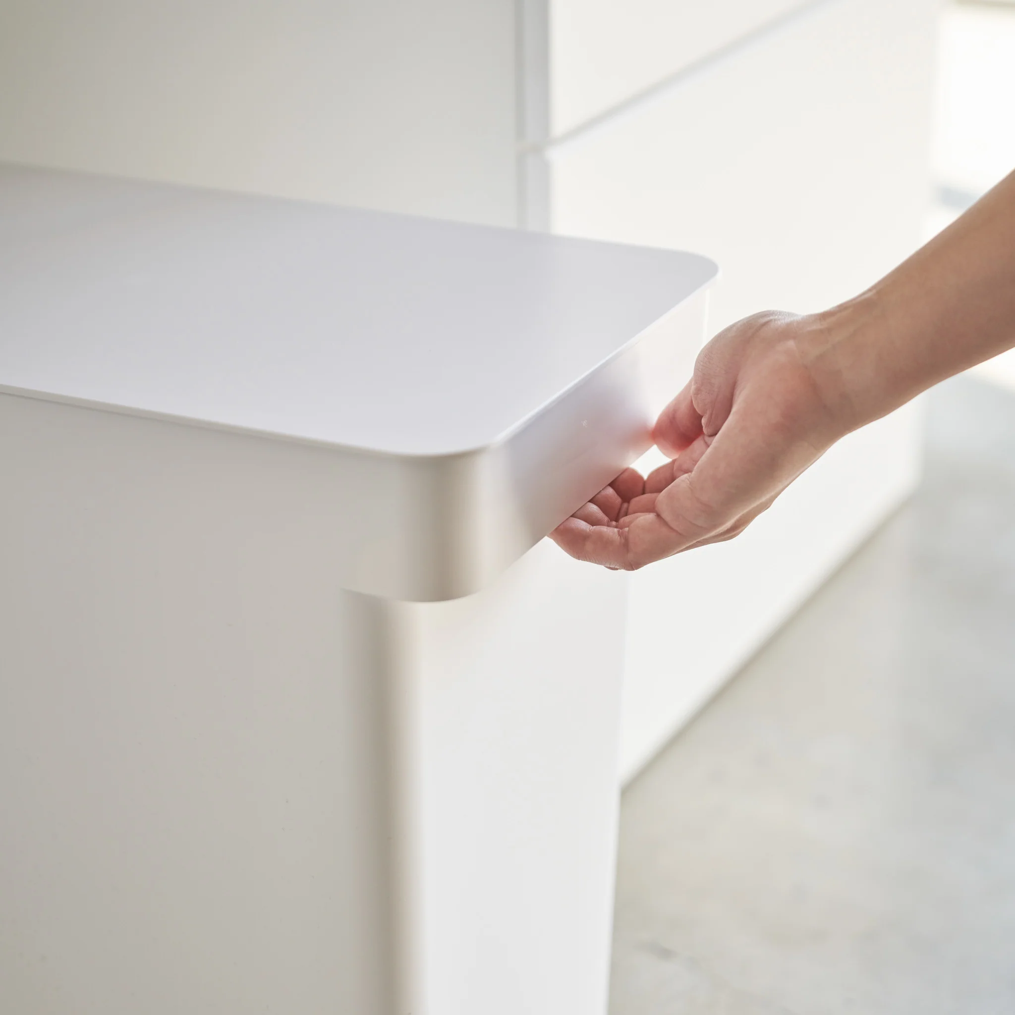 Airtight Trash Can with Casters - Image 6