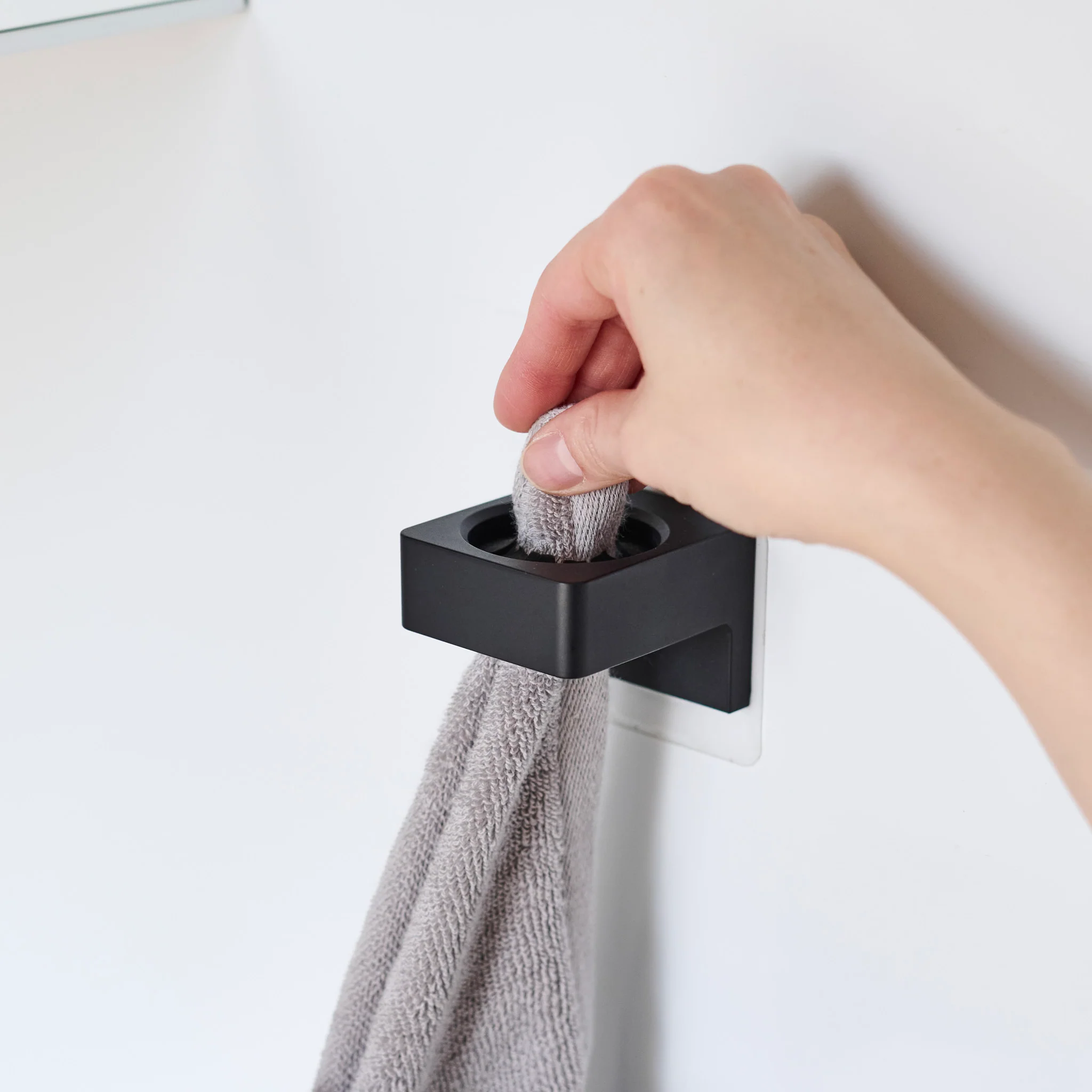 Film Hook Self-Adhesive Multi-Use Ring - Image 15