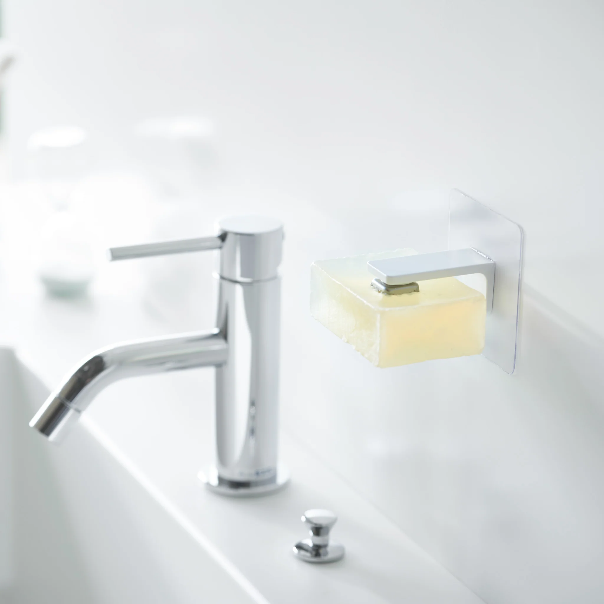 Film Hook Self-Adhesive Soap Holder with Magnet - Image 2