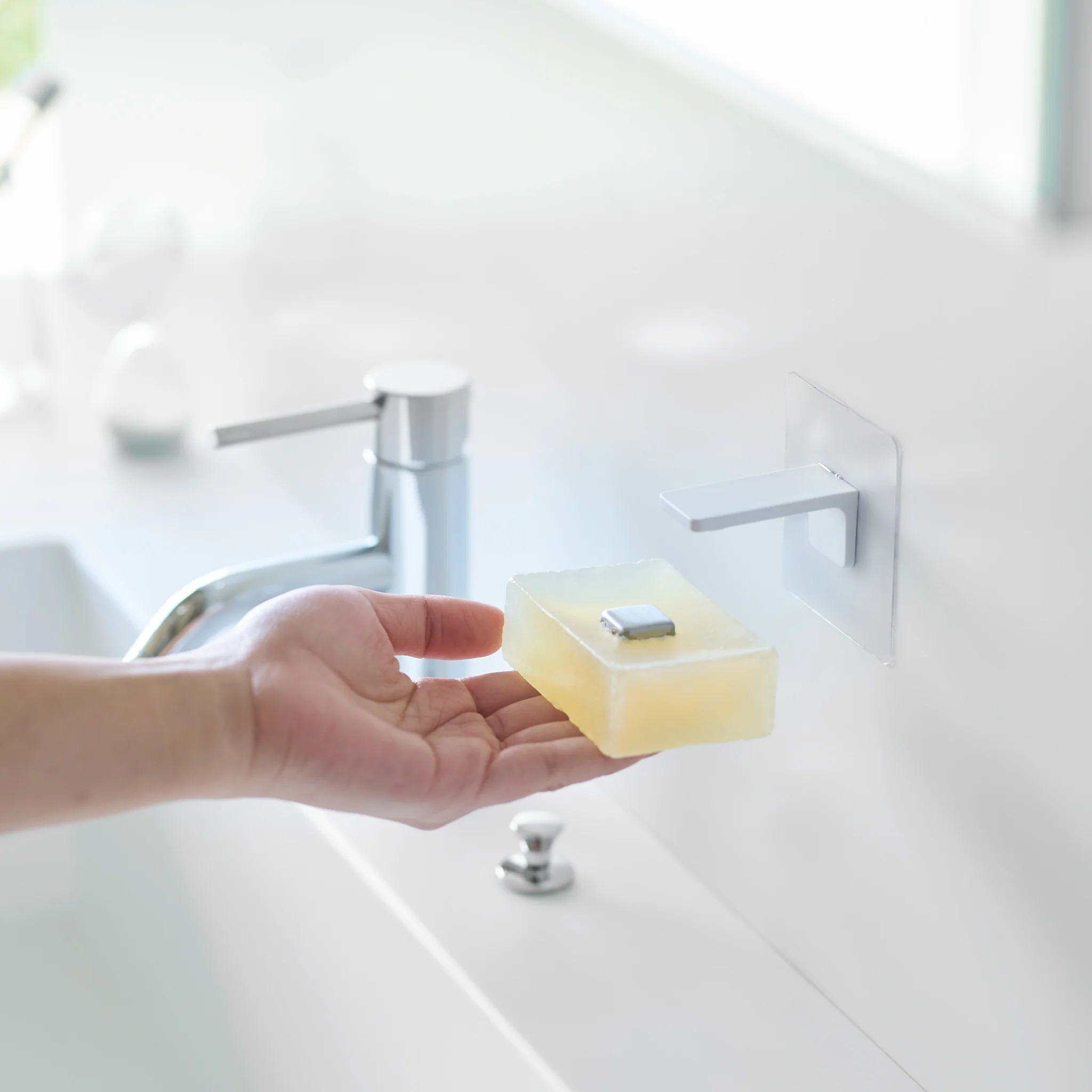 Film Hook Self-Adhesive Soap Holder with Magnet - Image 3