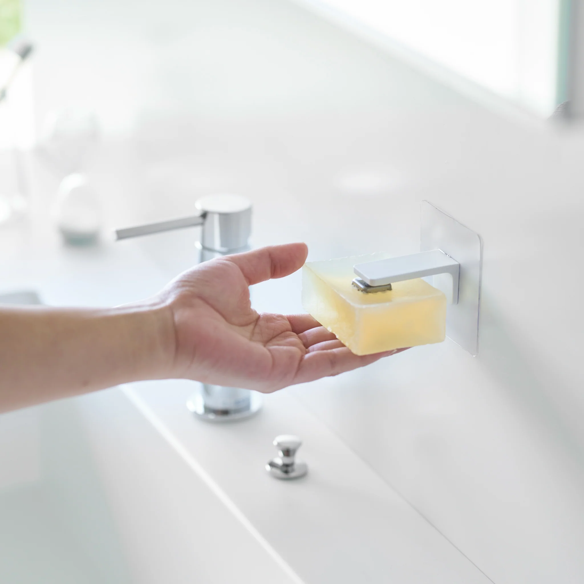 Film Hook Self-Adhesive Soap Holder with Magnet - Image 4