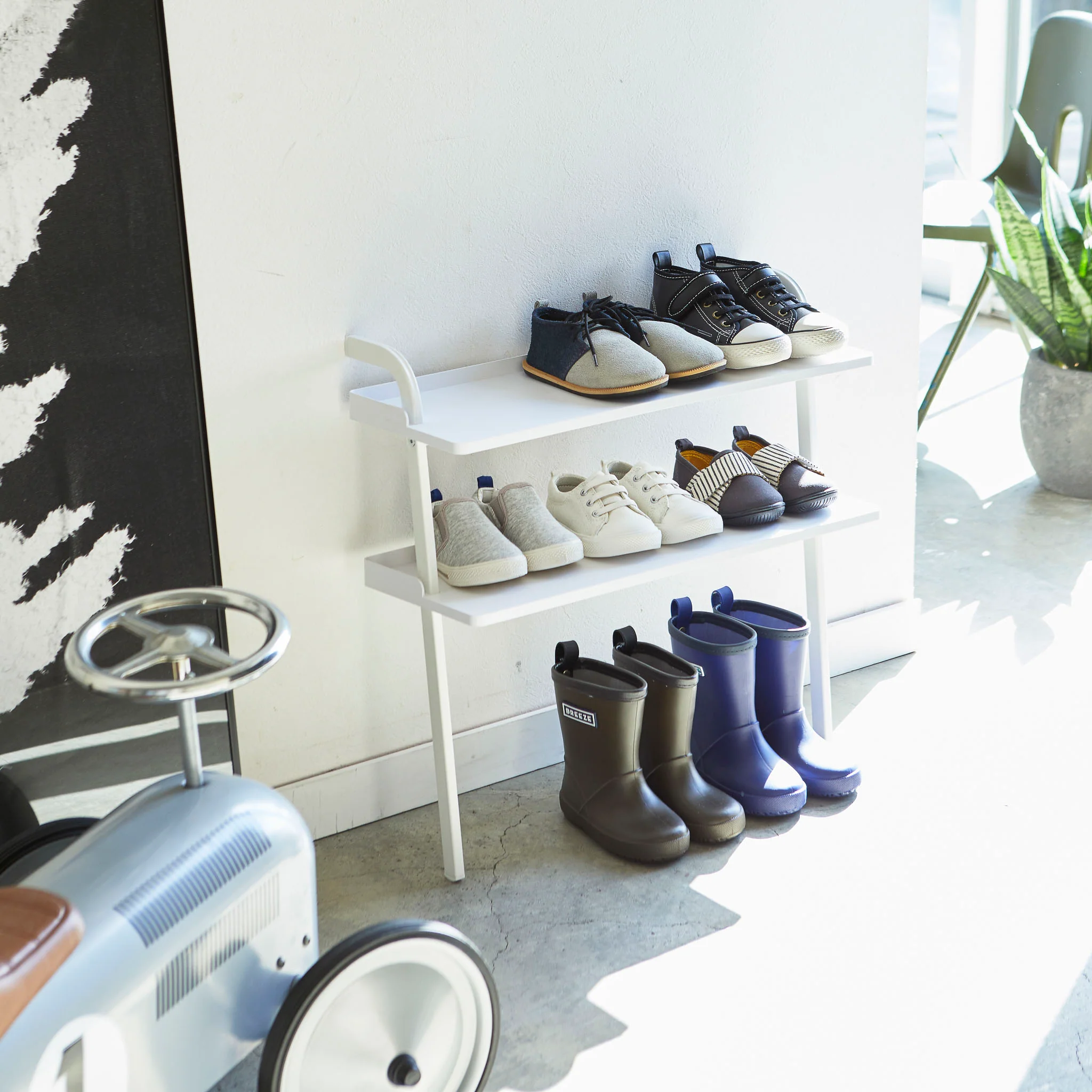 Kids Leaning Shoe Rack - Image 2