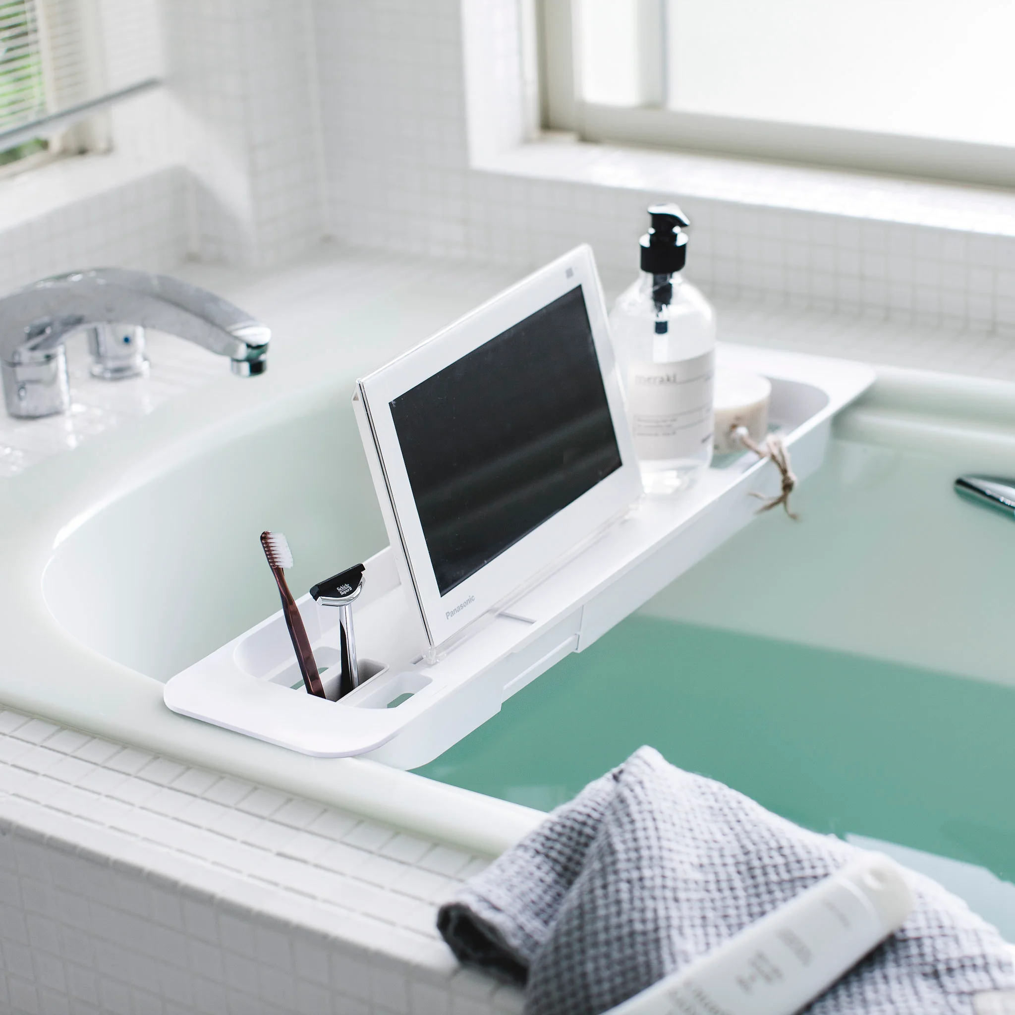 Extendable Bathtub Tray - Image 3