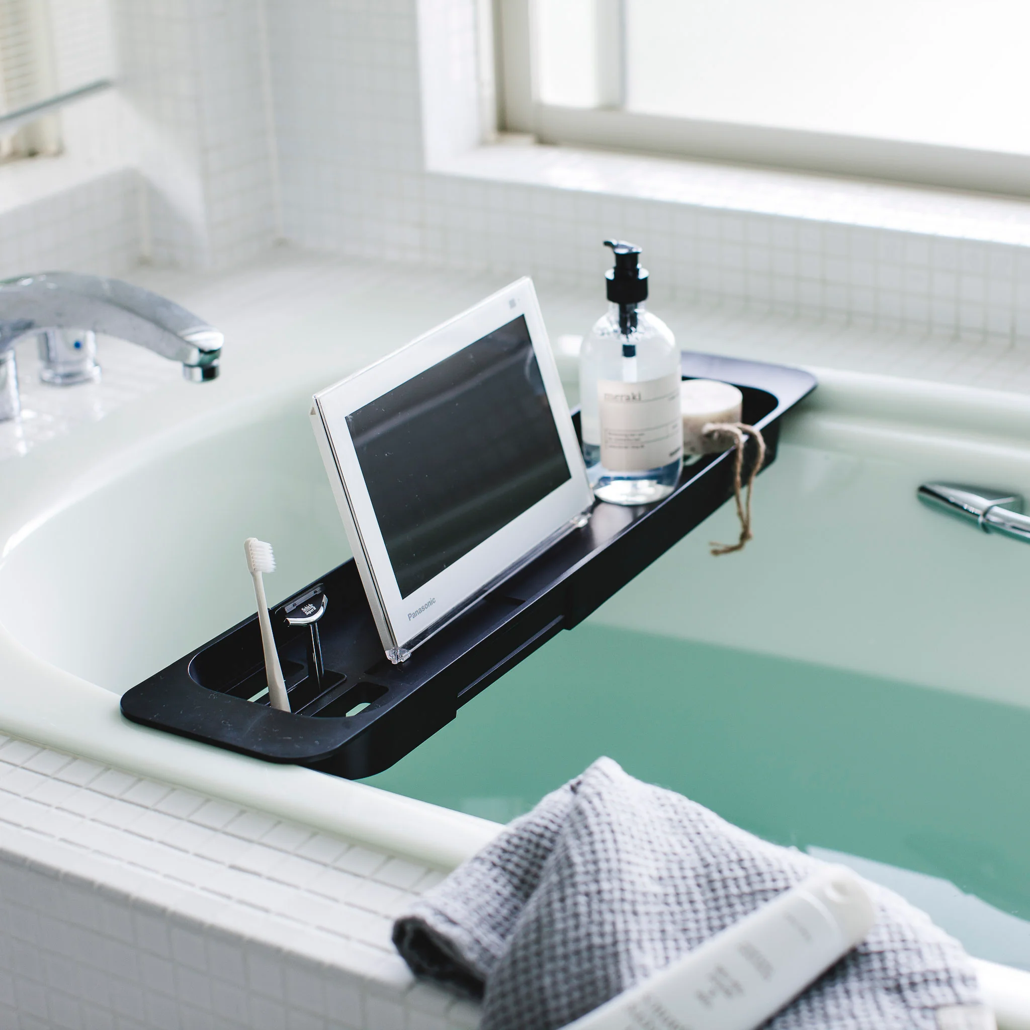 Extendable Bathtub Tray - Image 9